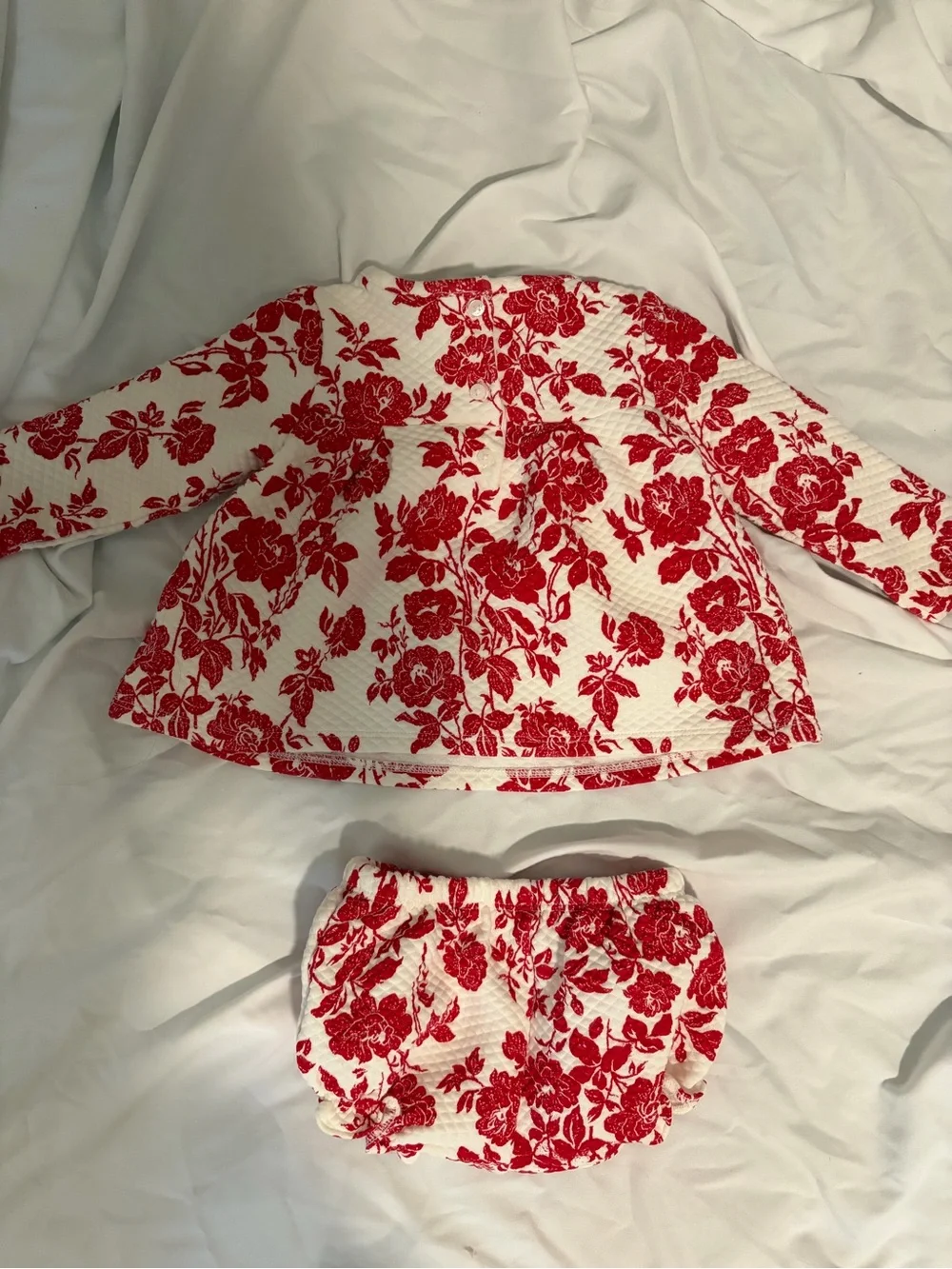 Janie & Jack 2 Piece Baby Set with Red Floral Print and bows size 12-18 months